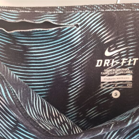 NIKE Women's Legendary Waves Capri Leggings Blue Size Small - Picture 7 of 7